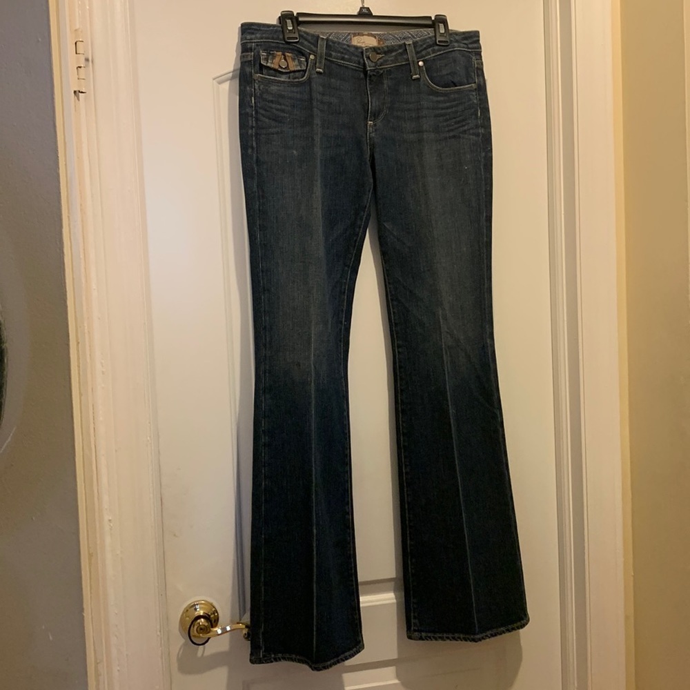 PAIGE JEANS SIZE 31 LOW RISE FLARE LEG ALMOST VINTAGE
EXCELLENT CONDITION